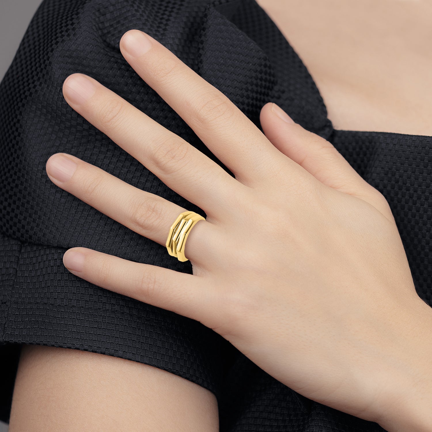 R943