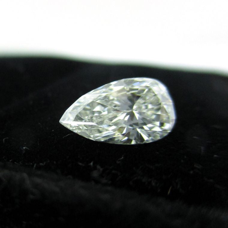 10892